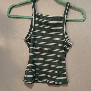 i’m the picture it looked like a darker green but it’s really a lighter green